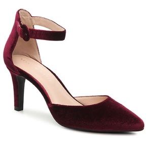 Velvet Pump size 6